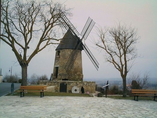 MOULIN